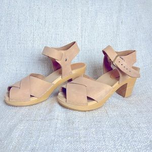 Bryr wooden clog beige leather